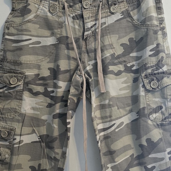 BeBop Green Camouflage Cargo Shorts - Picture 5 of 11